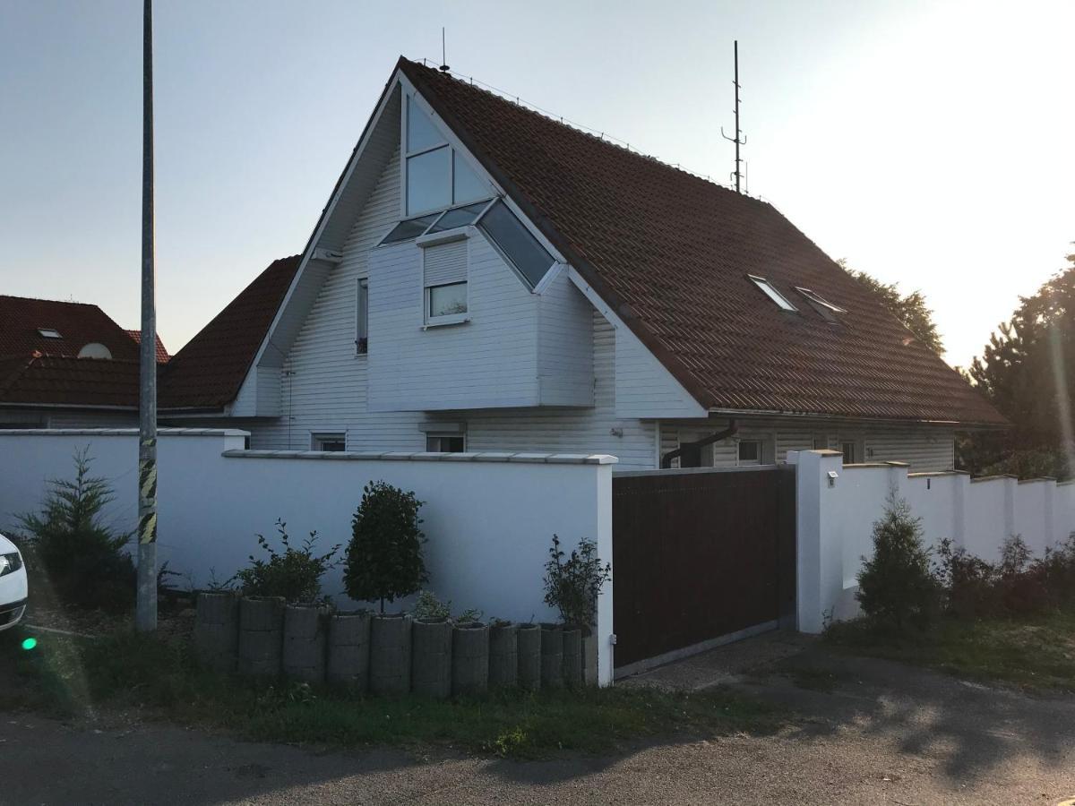 Homestay U Hanky Zdiby ภายนอก รูปภาพ